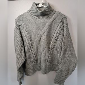 EUC Elizabeth & James Size Medium Gray Heather Sweater